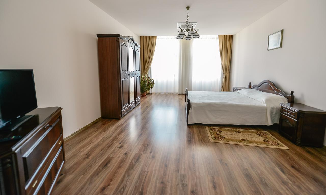 Hotel Le Petit Paris à Cluj-Napoca Extérieur photo