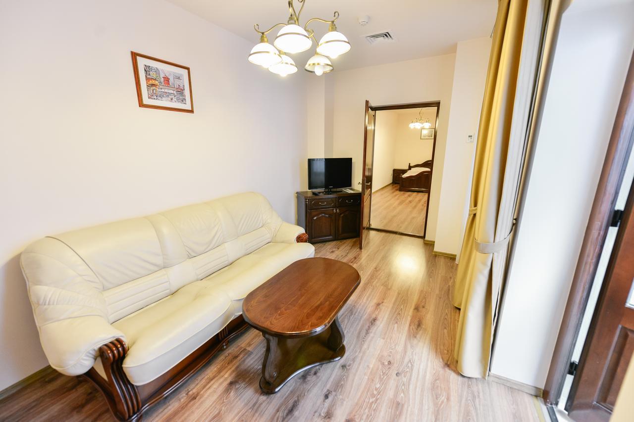 Hotel Le Petit Paris à Cluj-Napoca Extérieur photo