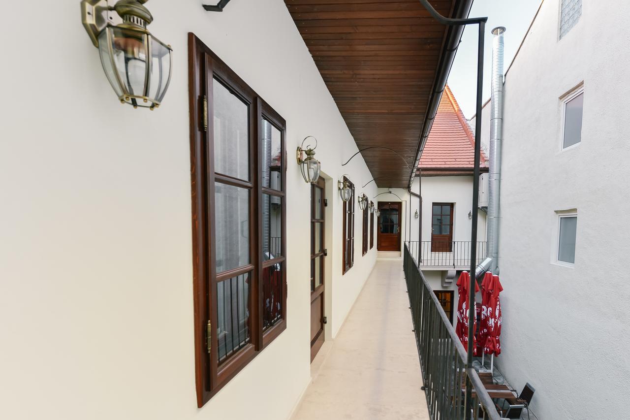 Hotel Le Petit Paris à Cluj-Napoca Extérieur photo