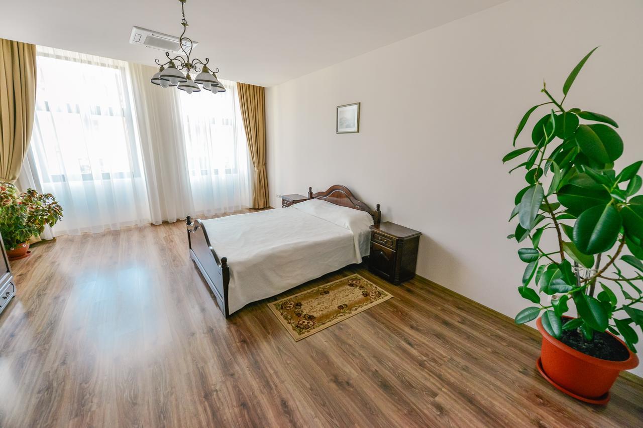 Hotel Le Petit Paris à Cluj-Napoca Extérieur photo
