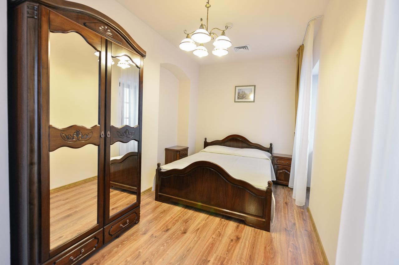 Hotel Le Petit Paris à Cluj-Napoca Extérieur photo