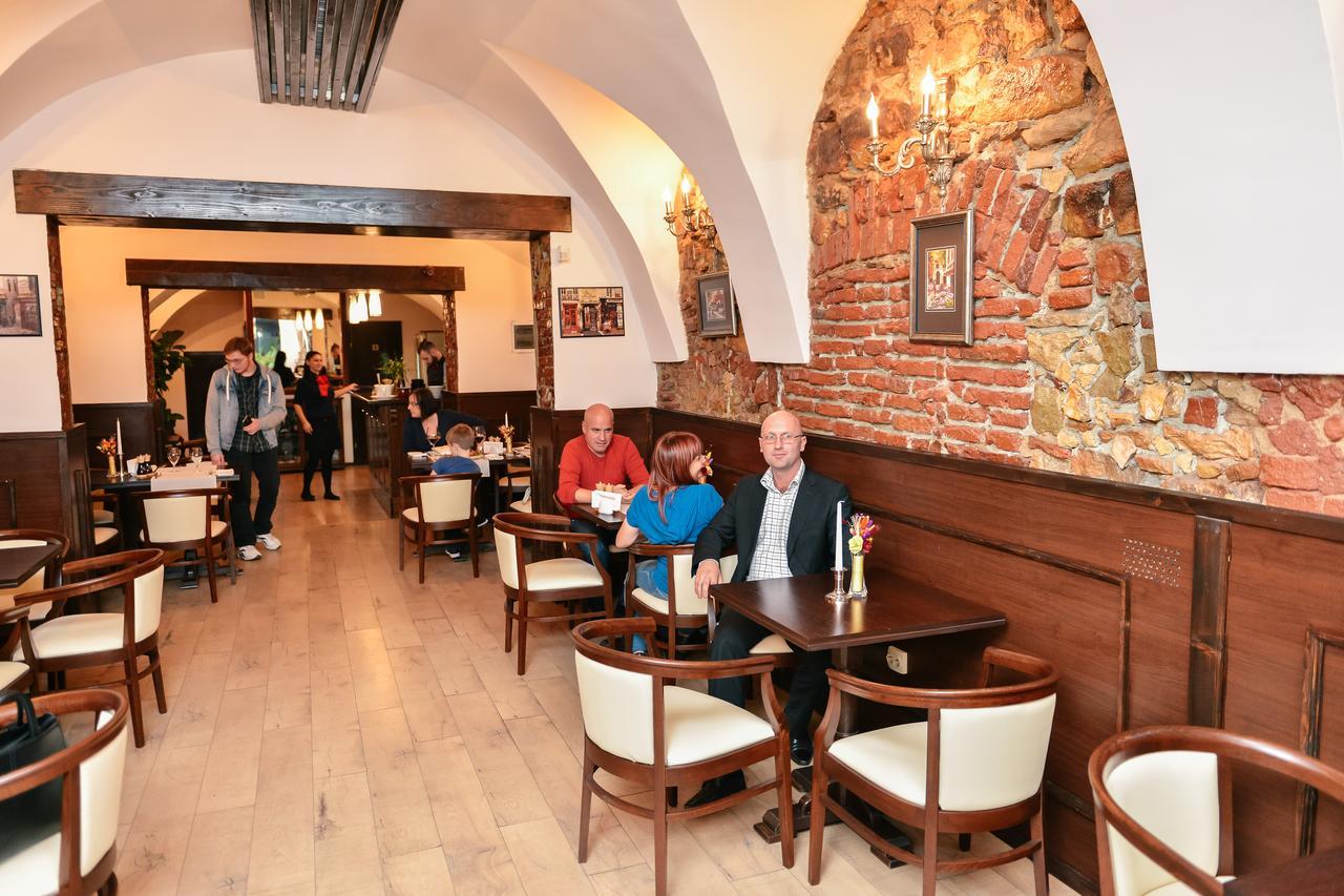 Hotel Le Petit Paris à Cluj-Napoca Extérieur photo