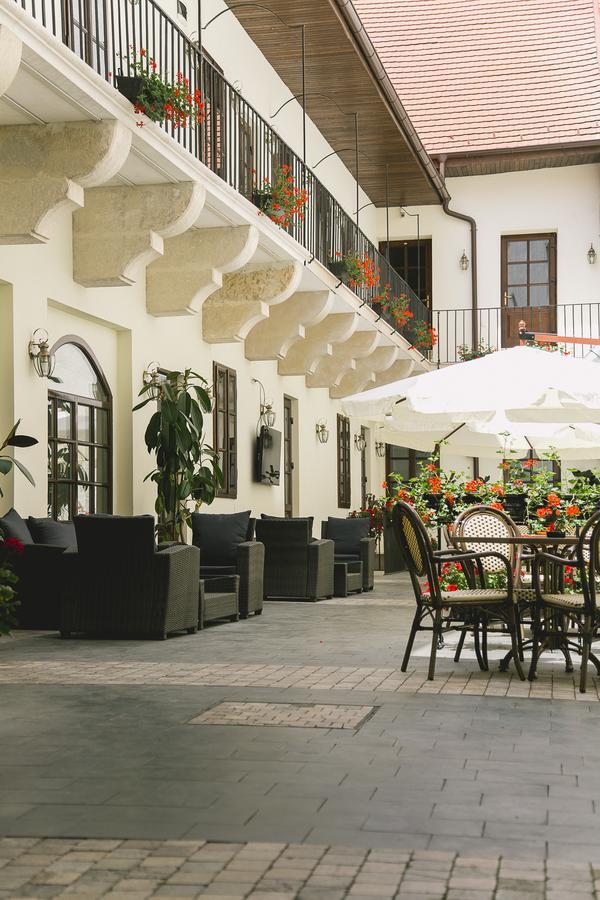 Hotel Le Petit Paris à Cluj-Napoca Extérieur photo